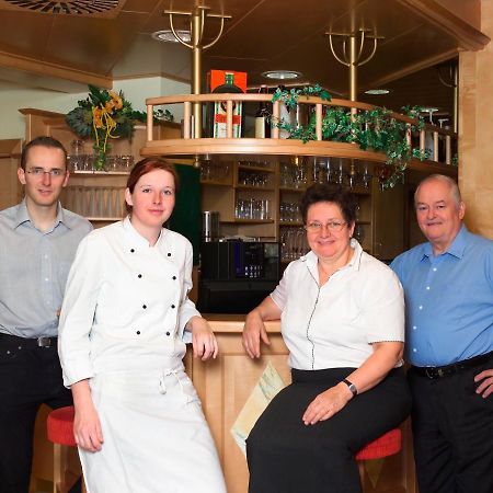 Hotel Restaurant Wallner I Contactless Check-In Sankt Valentin Exteriör bild