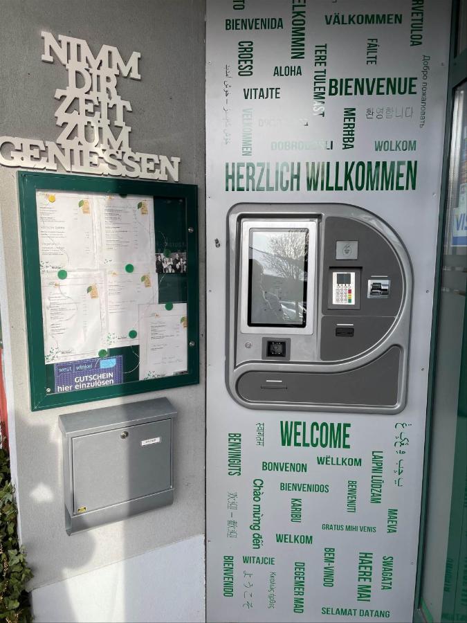 Hotel Restaurant Wallner I Contactless Check-In Sankt Valentin Exteriör bild