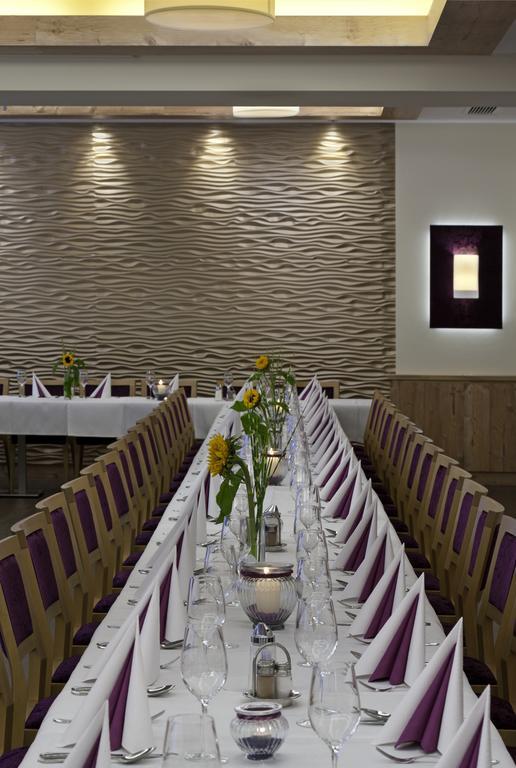 Hotel Restaurant Wallner I Contactless Check-In Sankt Valentin Exteriör bild