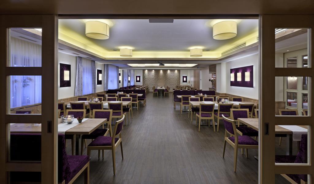 Hotel Restaurant Wallner I Contactless Check-In Sankt Valentin Exteriör bild