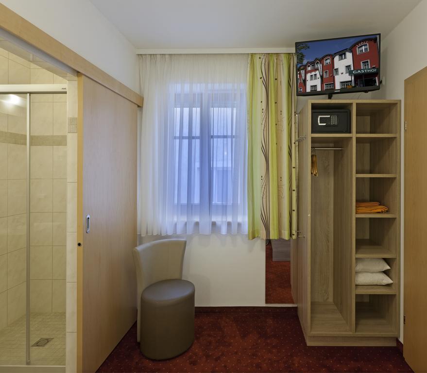 Hotel Restaurant Wallner I Contactless Check-In Sankt Valentin Exteriör bild