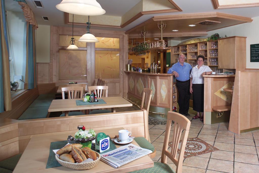 Hotel Restaurant Wallner I Contactless Check-In Sankt Valentin Exteriör bild