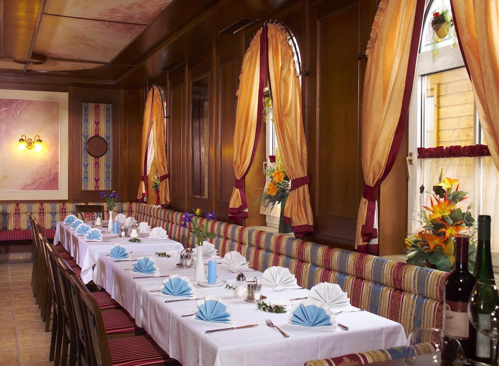 Hotel Restaurant Wallner I Contactless Check-In Sankt Valentin Exteriör bild