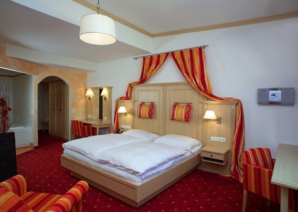 Hotel Restaurant Wallner I Contactless Check-In Sankt Valentin Exteriör bild