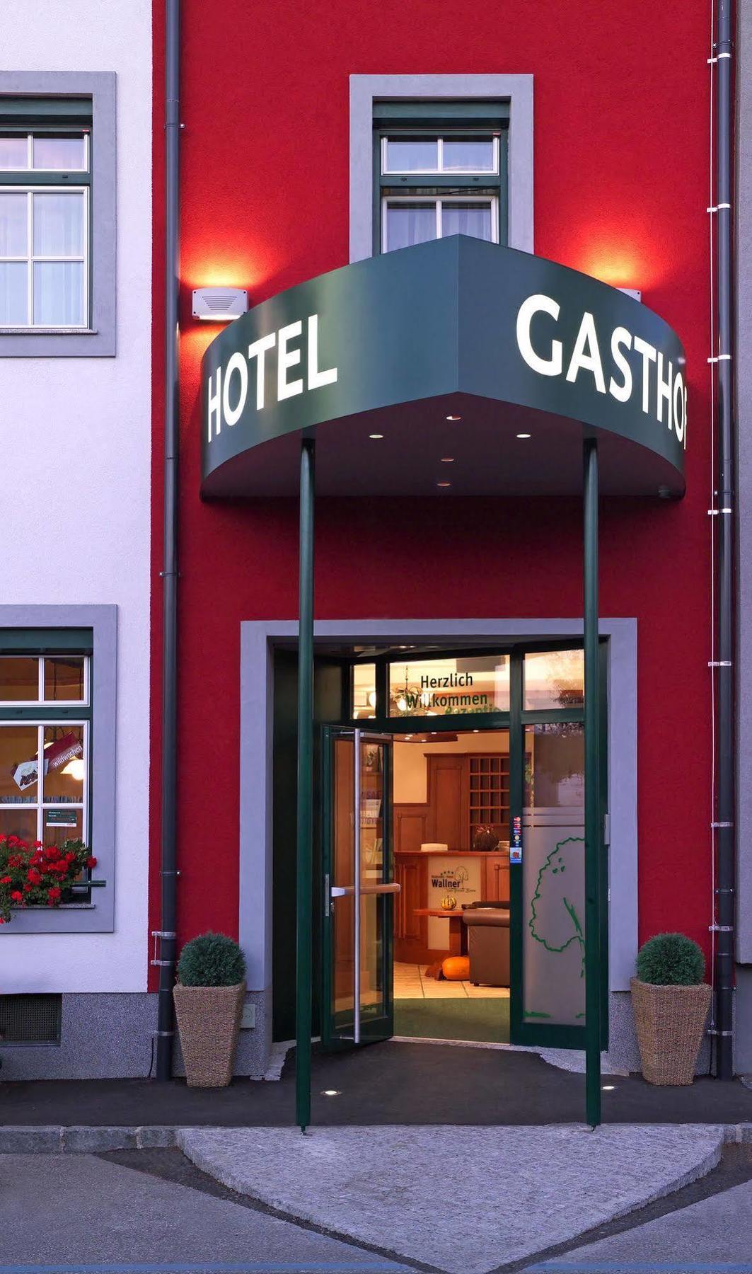 Hotel Restaurant Wallner I Contactless Check-In Sankt Valentin Exteriör bild