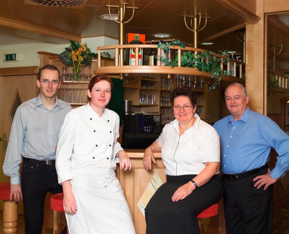 Hotel Restaurant Wallner I Contactless Check-In Sankt Valentin Exteriör bild
